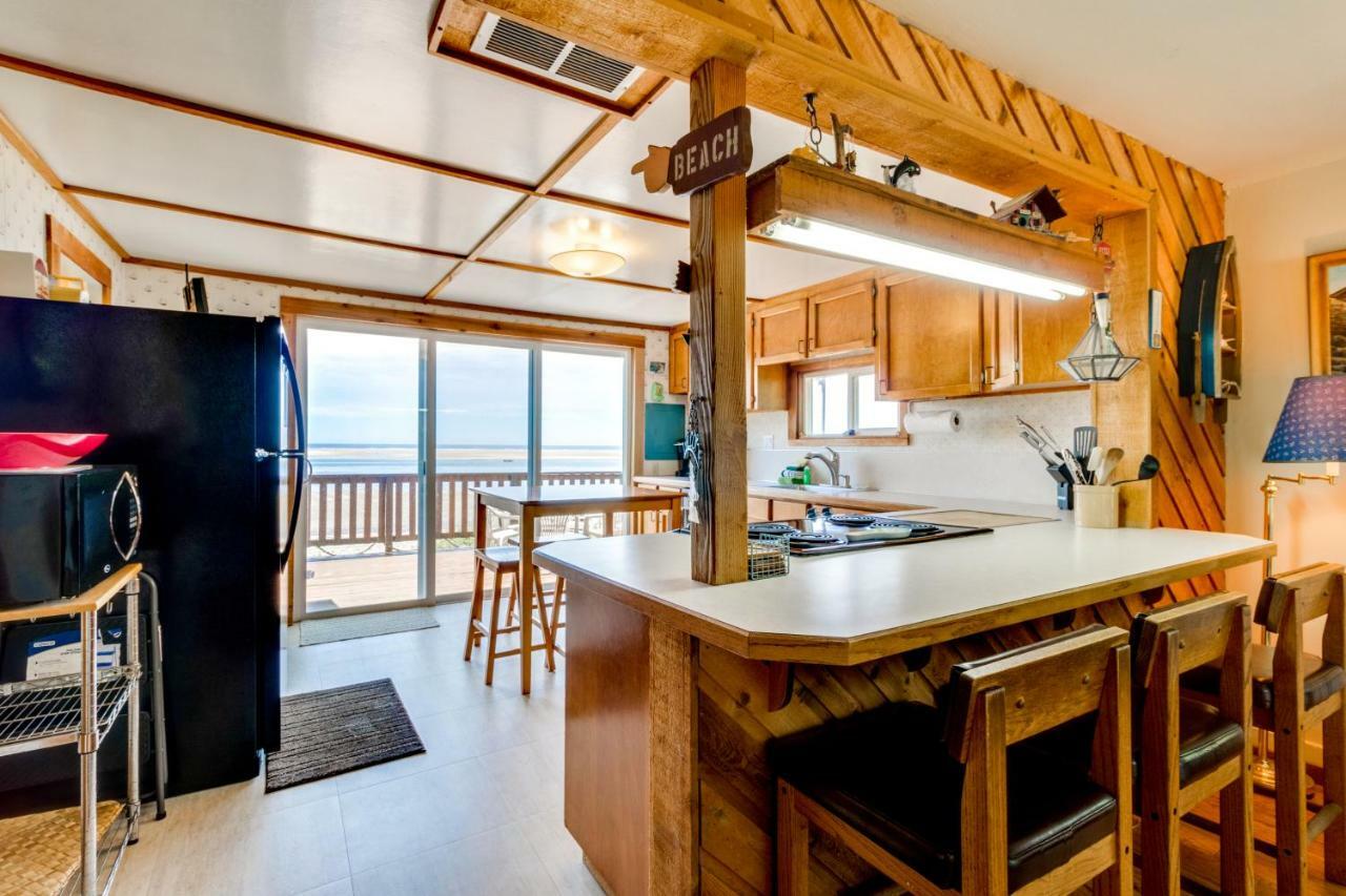 Happy Camp Beachfront Cabin Netarts Bagian luar foto