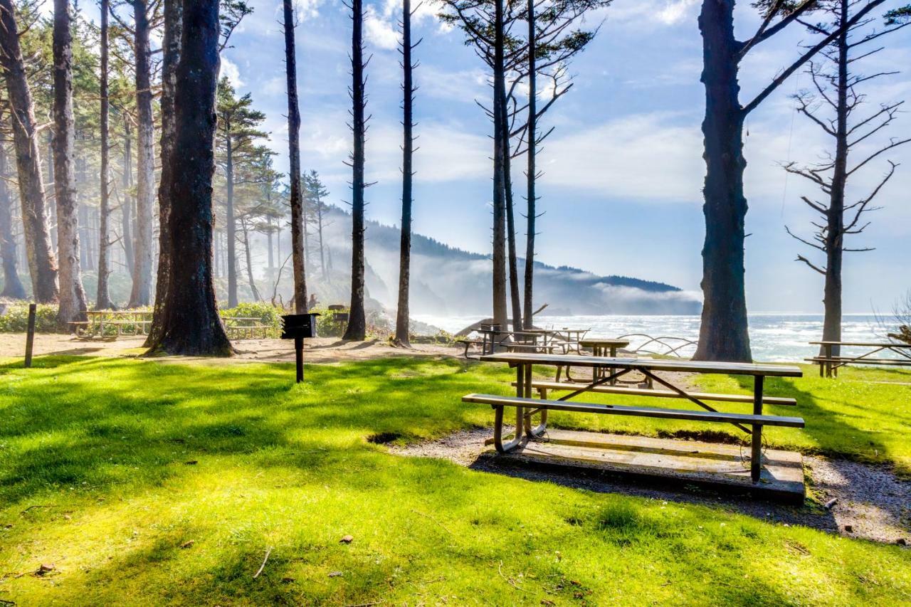 Happy Camp Beachfront Cabin Netarts Bagian luar foto