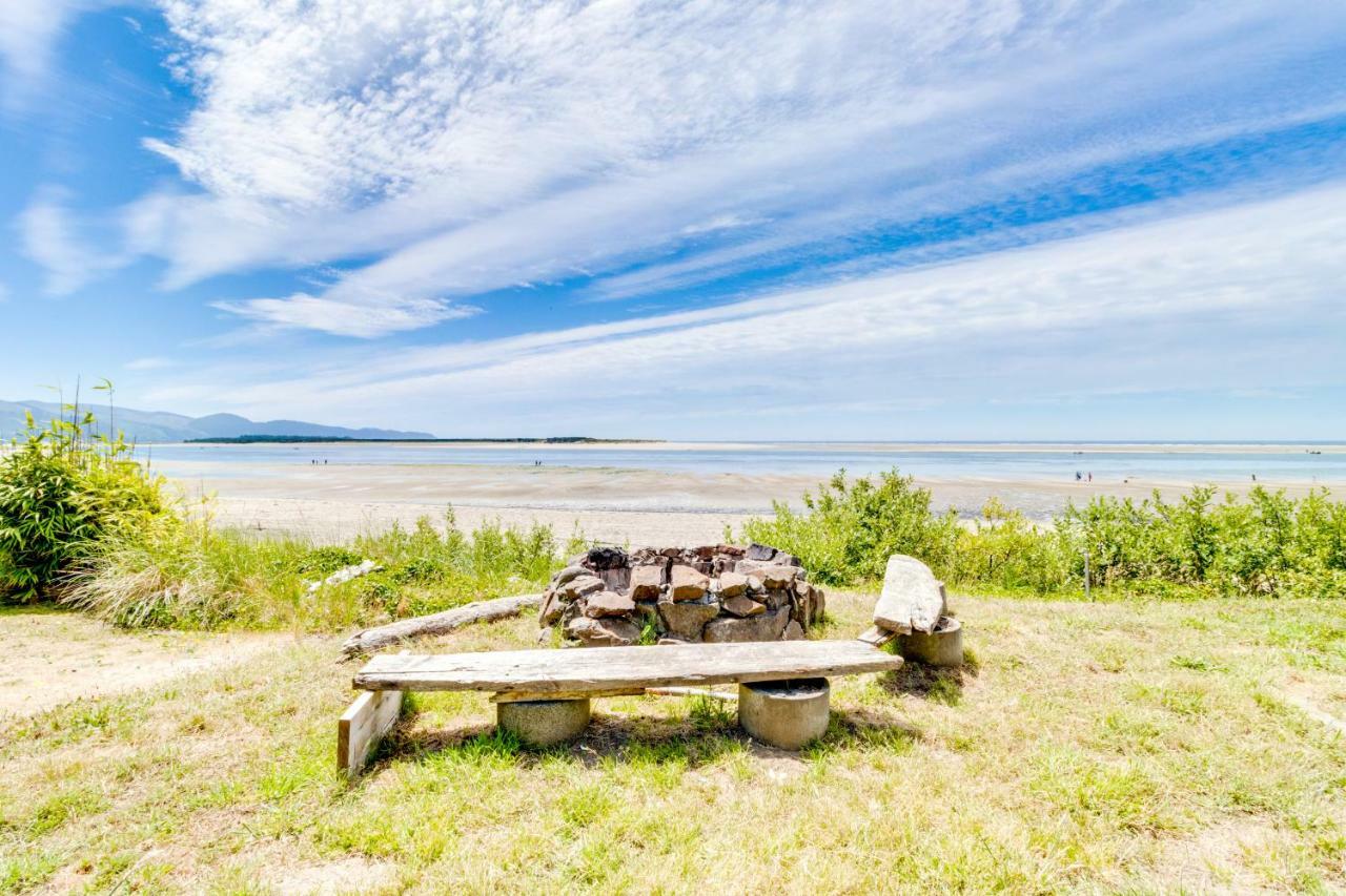 Happy Camp Beachfront Cabin Netarts Bagian luar foto